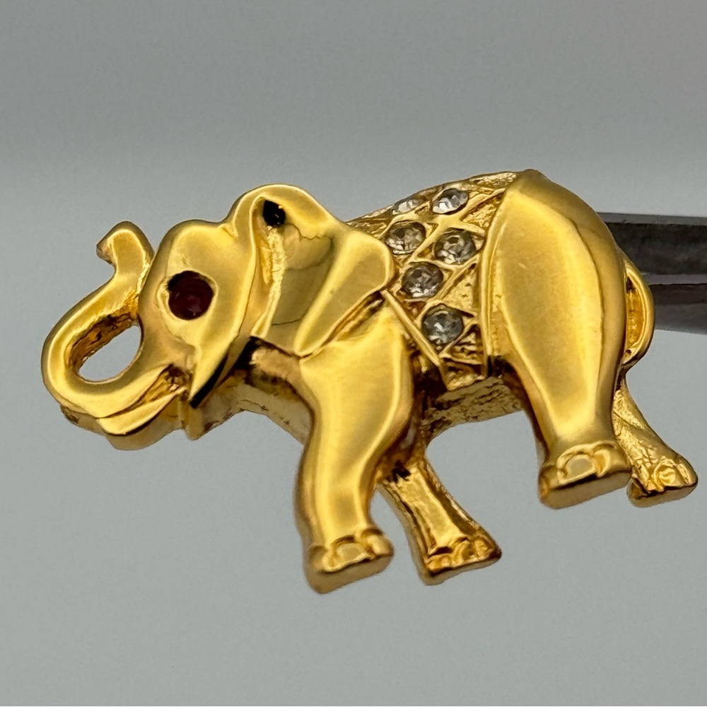 Giovanni Gold Tone Elephant Rhinestone Brooch - Picture 9 of 9